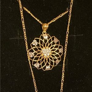 18 k real saudi gold necklace nwot , excellent condition with stamped